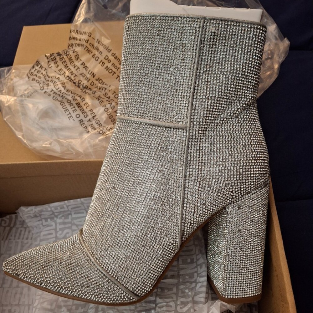 Steve Madden Noticed R Rhinestone Boots Size 7.5 NEW in box*Womens*